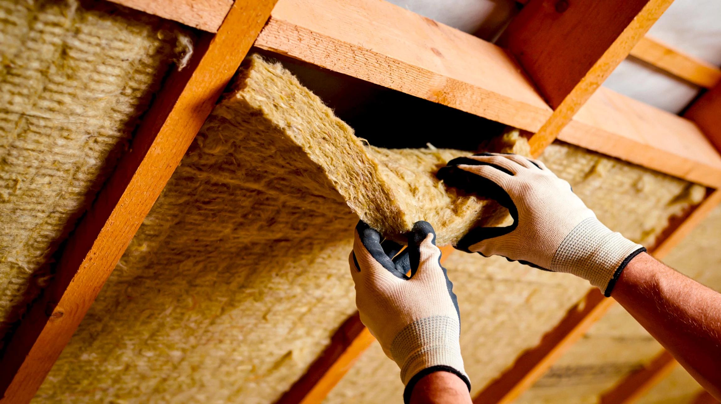 Intérieur d'une construction en cours de rénovation ou d'isolation thermique